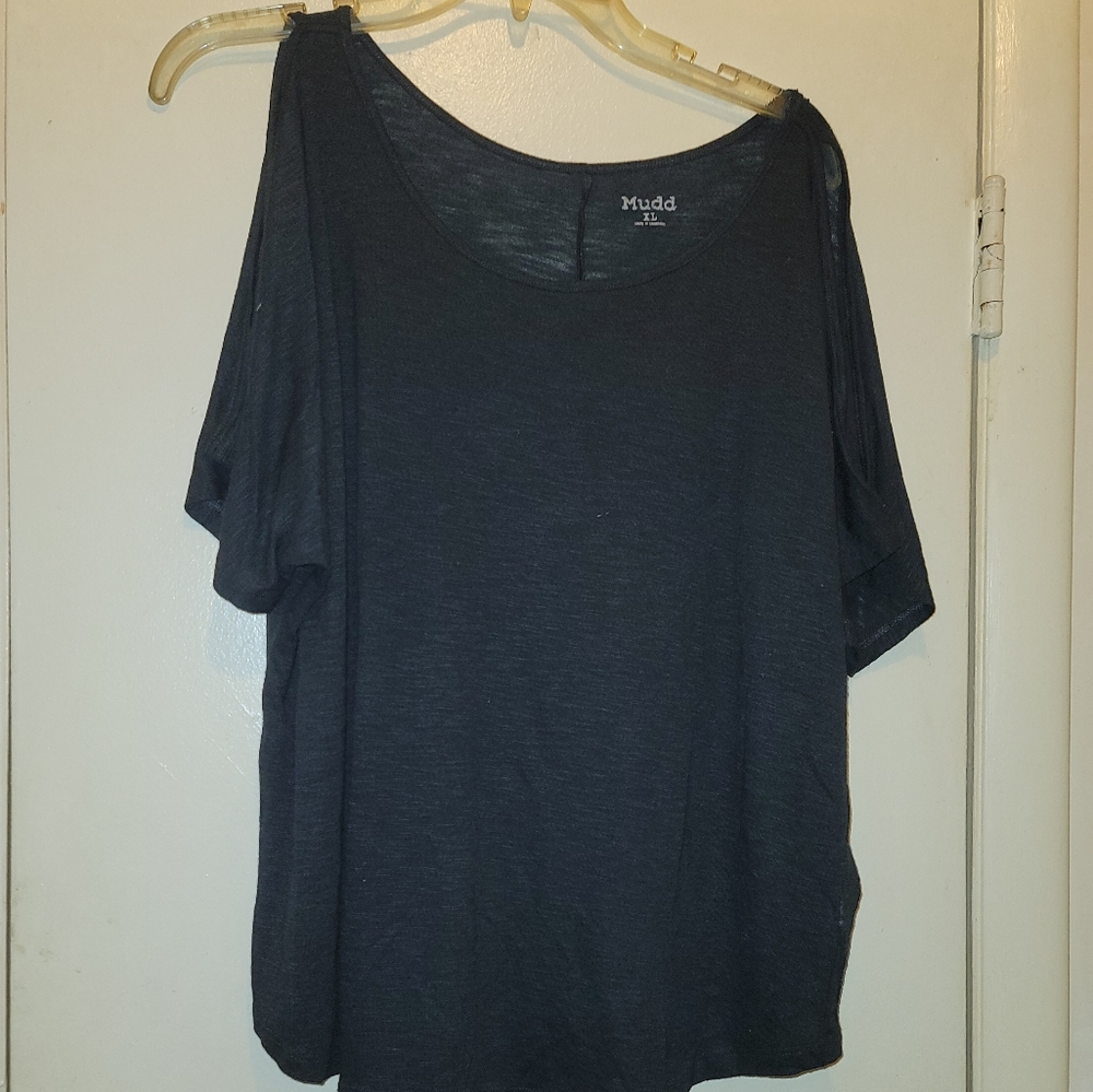 Cold shoulder Top - Picture 1 of 4